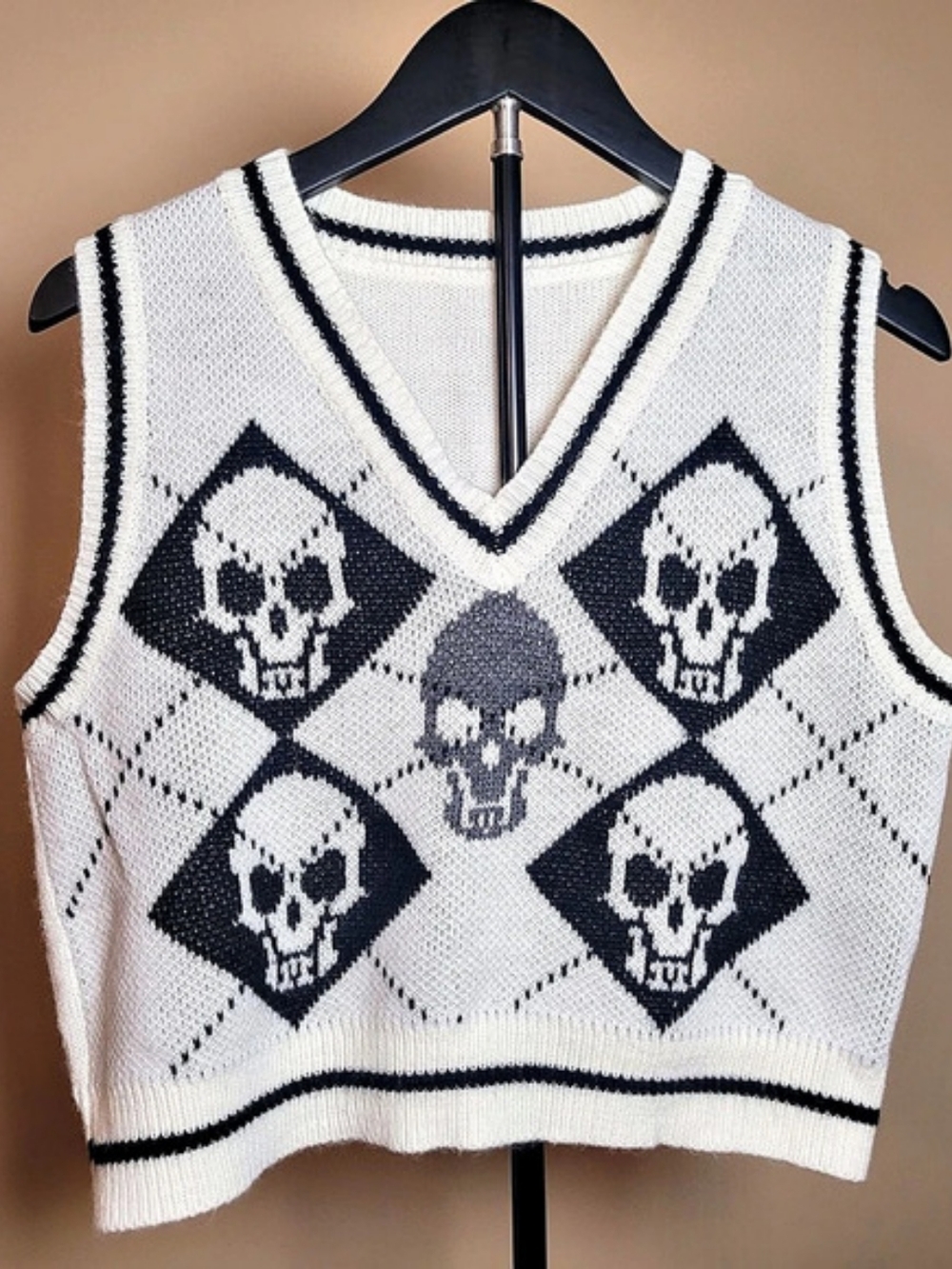 Skull Argyle V-Neck Sweater Vest in White & Black Size Medium